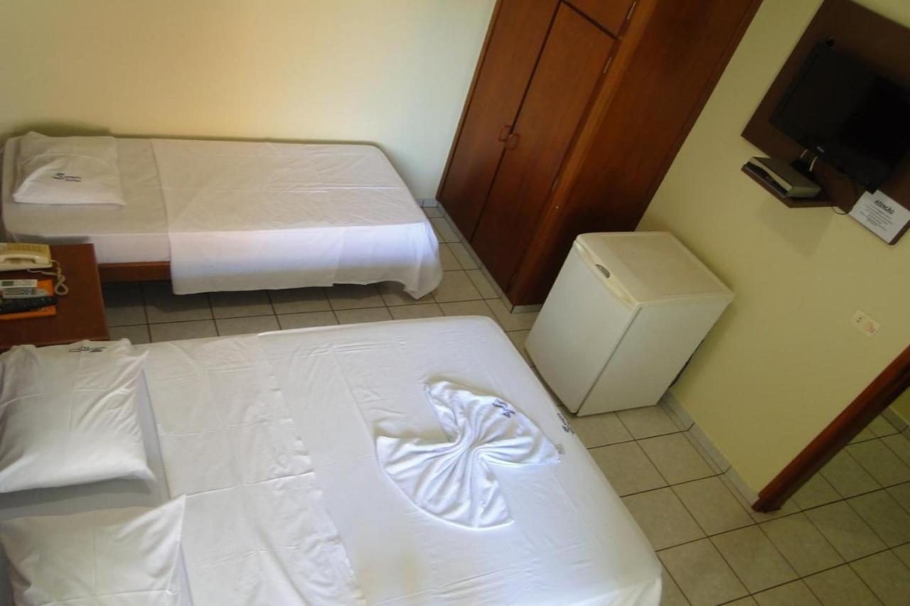 Oyo Hotel Sampaio Itumbiara Luaran gambar